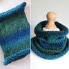 Cowl, Scarf, Infinity Scarf, Neck Warmer: Turquoise and Blue