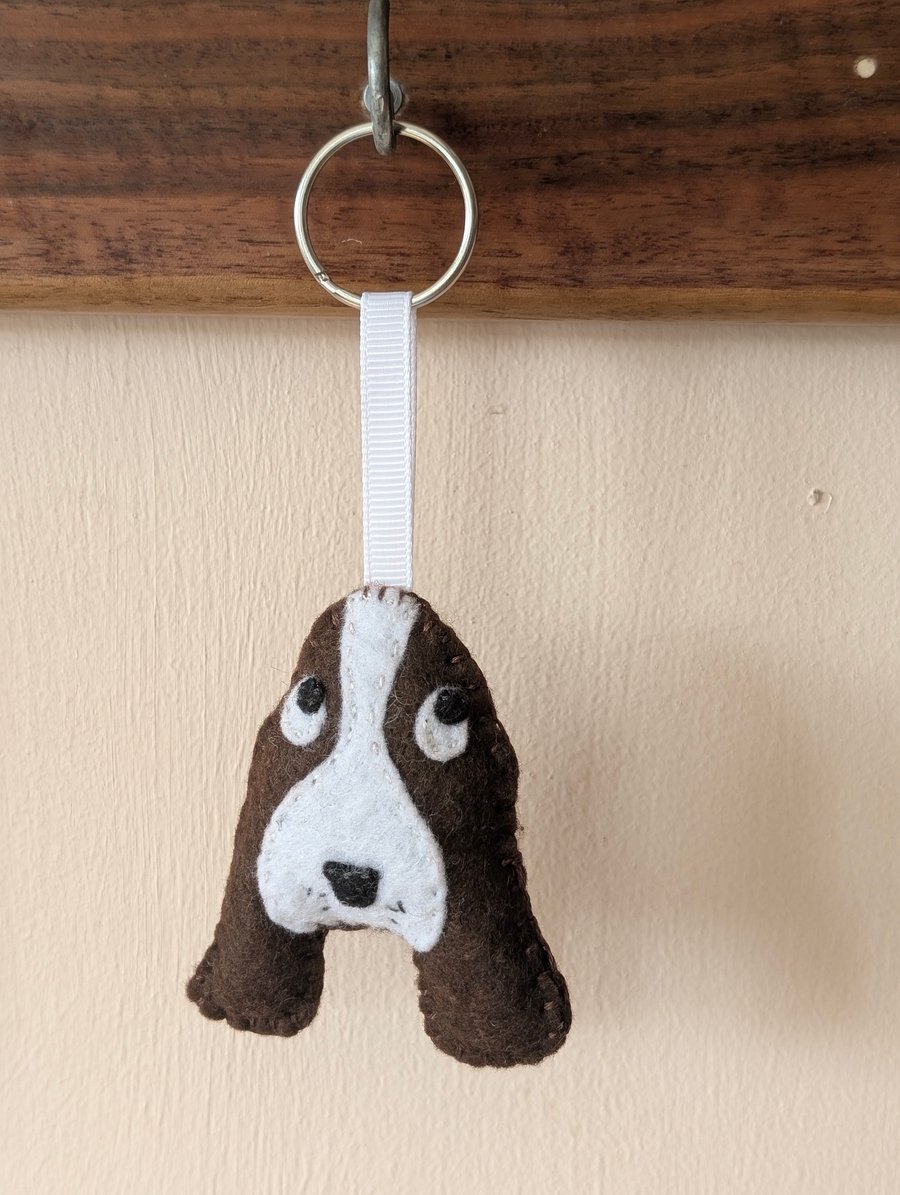 Handmade felt Bassett hound dog keyring 