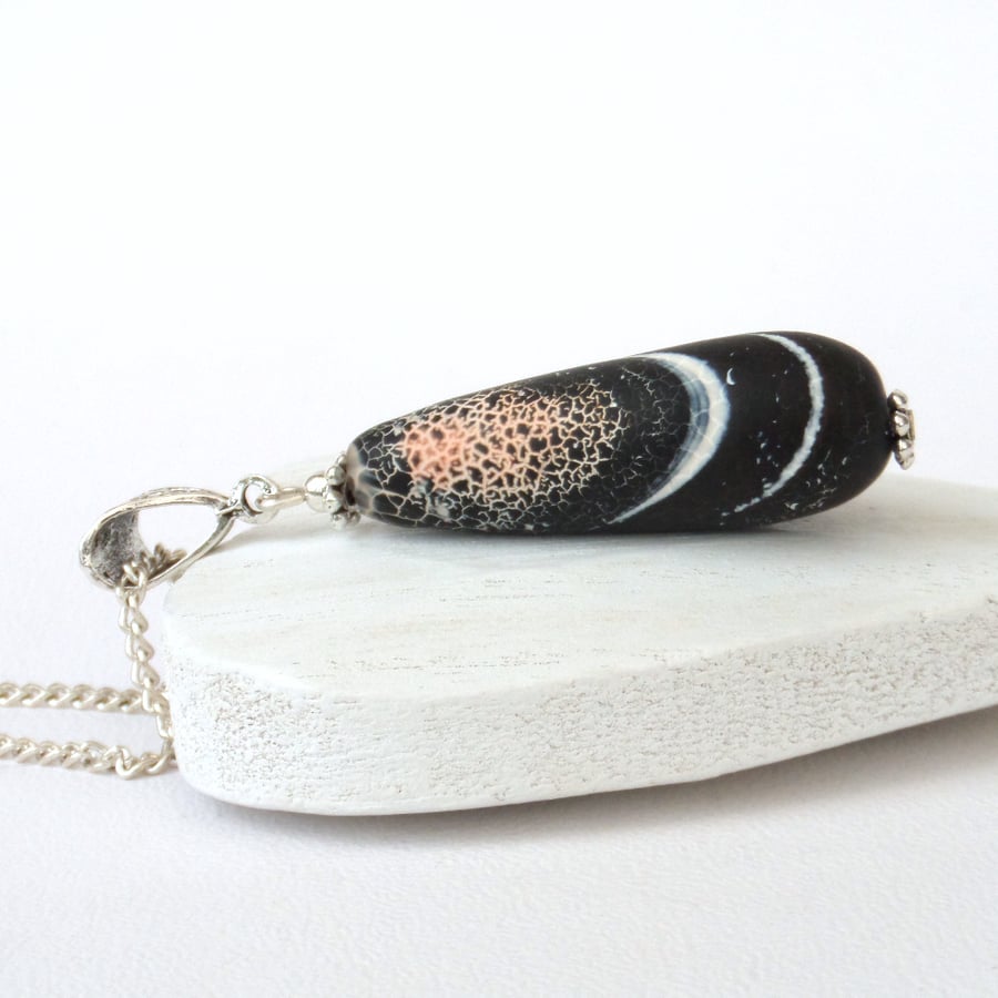 Patterned fire agate drop pendant necklace