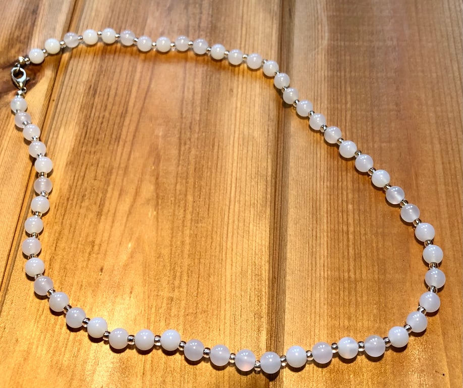 Semi precious white agate necklace 