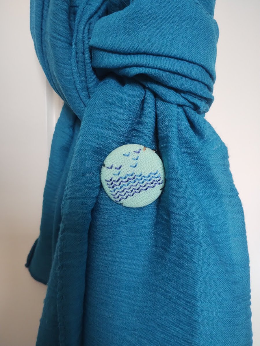 Geometric graphic embroidered brooch in blues