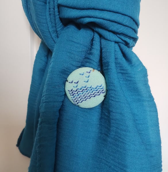 Geometric graphic embroidered brooch in blues