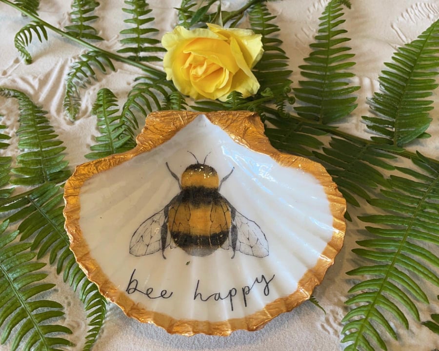 Bumble bee candle holder or trinket dish scallop shell