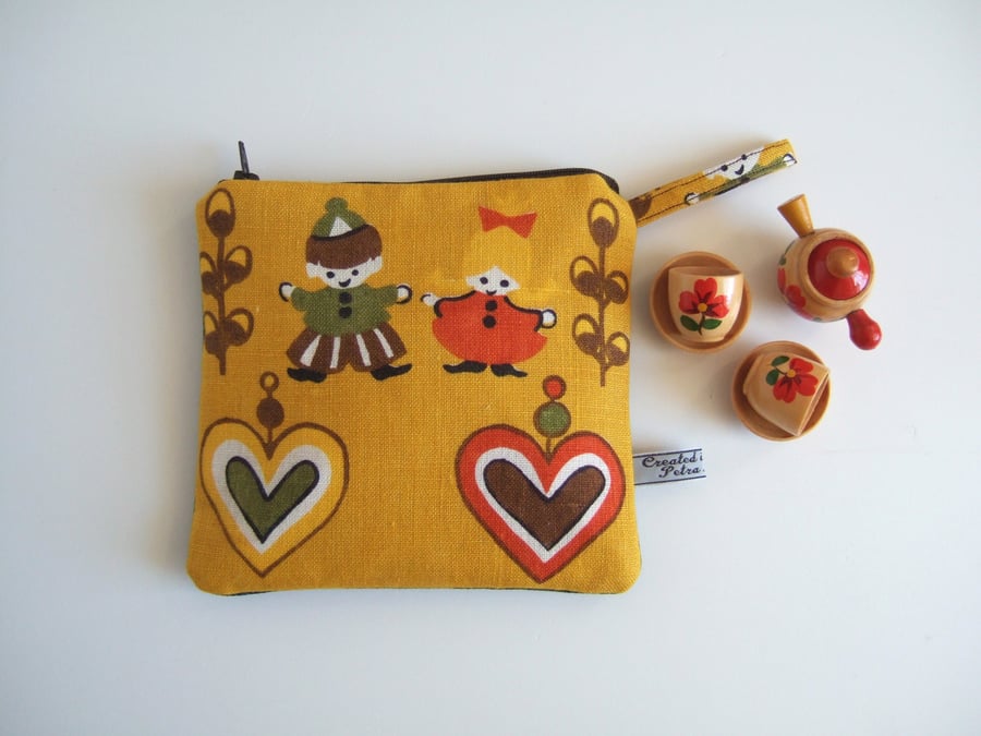  CRAFT Make up bag or purse in vintage Scandi Folk Art print