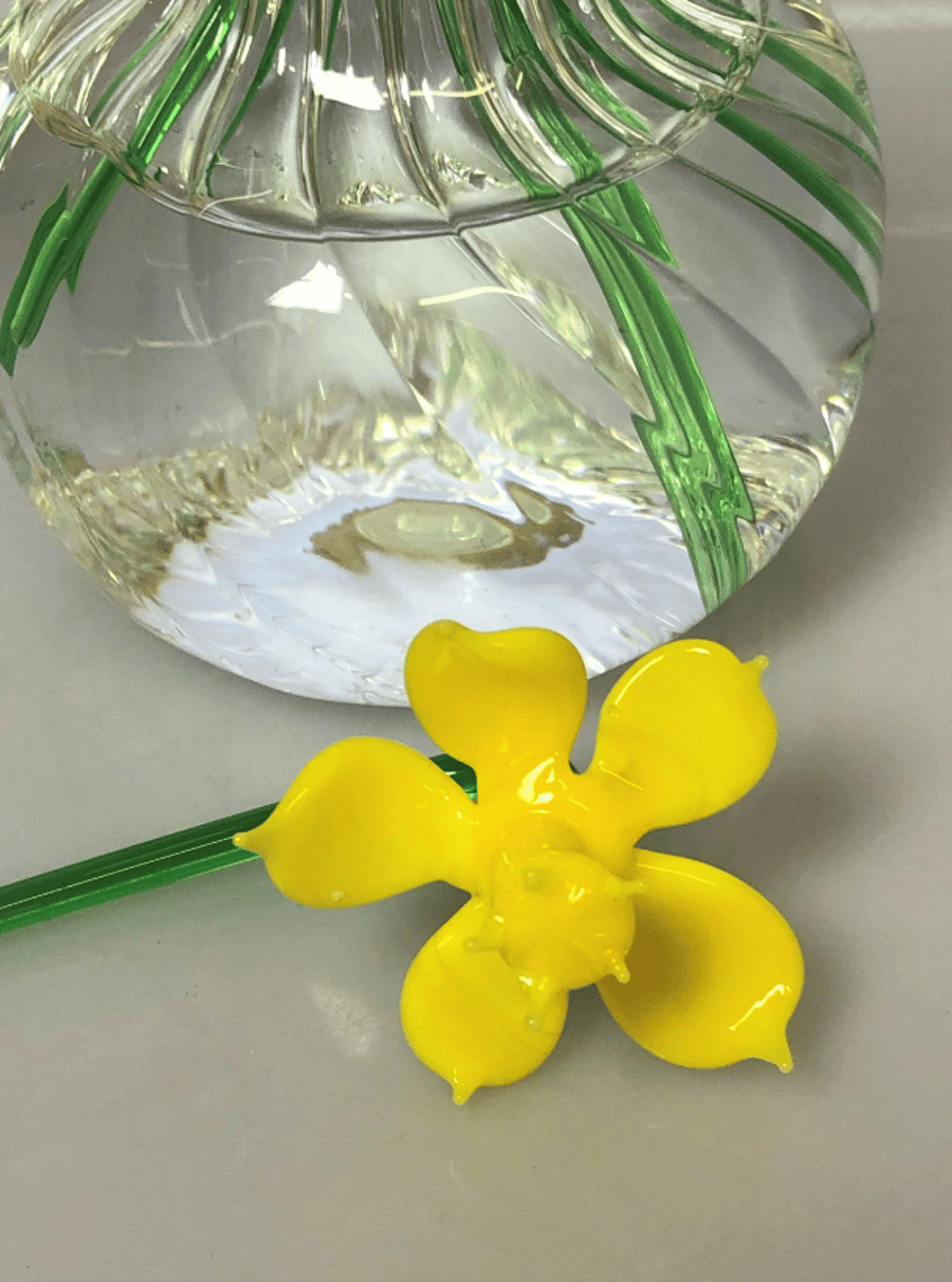 Handmade Set of Glass Daffodil Flowers including Vase