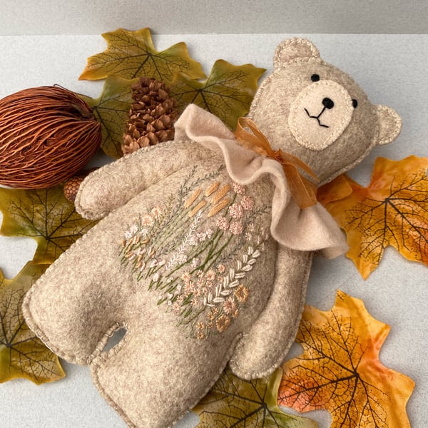 Embroidered teddy bear wall decoration. Felt teddy wall hanging