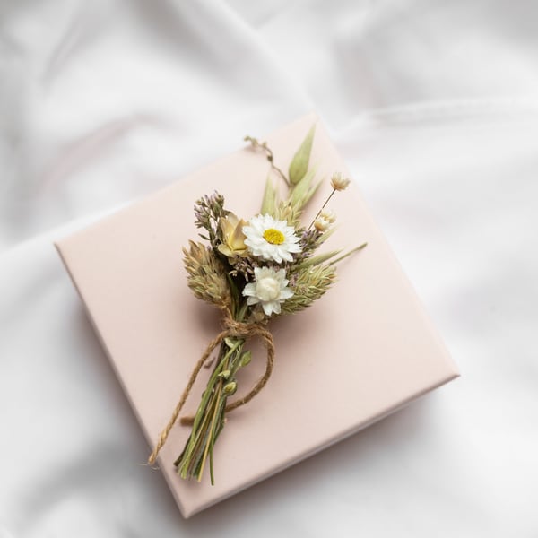 Dried Flower Mini Posy in a pale pink Gift Box Daisy and Strawflower