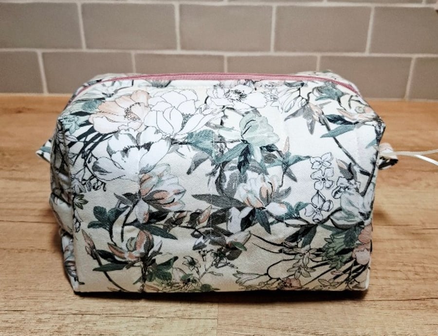 Boxed toiletry bag with pink cream and green florals