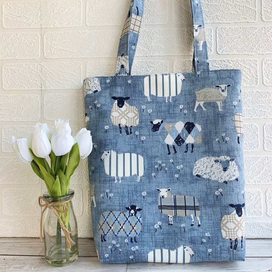 Sheep tote bag in blue and white