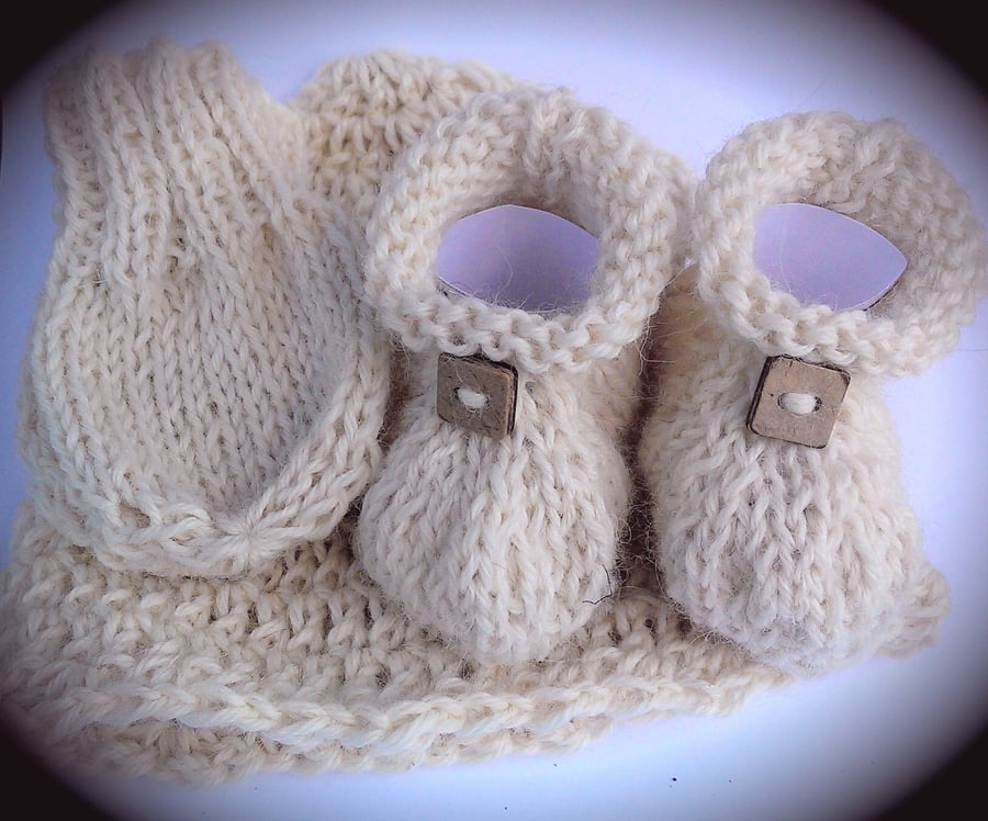 British Alpaca & BFL Hat, Booties & Mittens Set