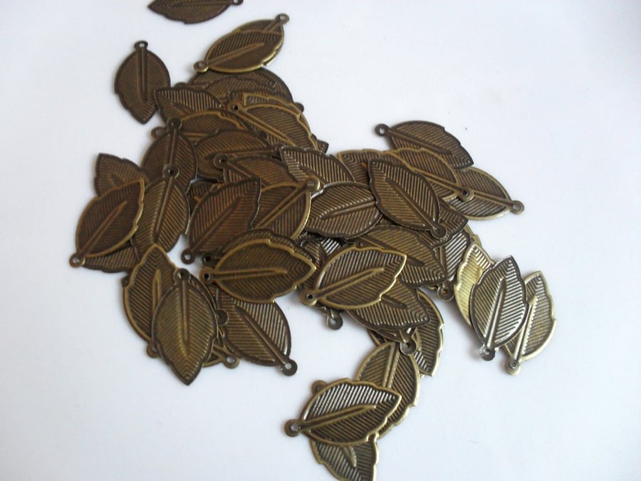 50 x Iron Pendants - 24mm - Leaf - Antique Bronze 