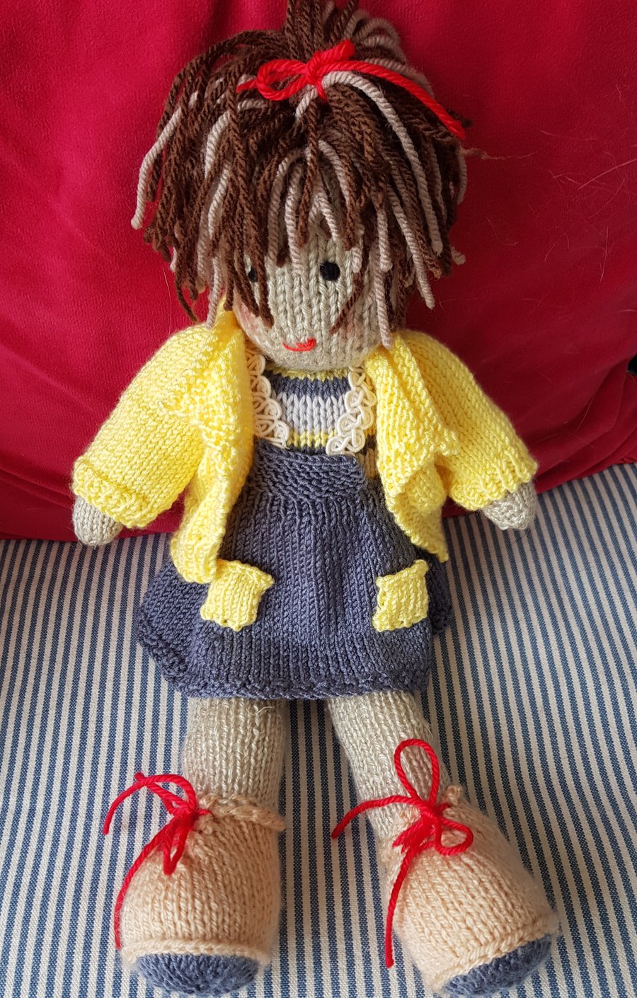 Hanf knitted soft doll
