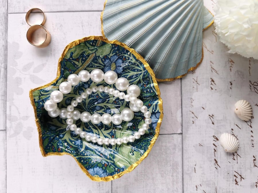 Scallop Shell Trinket Dish, Ring Holder, Vintage William Morris Seaweed Design 