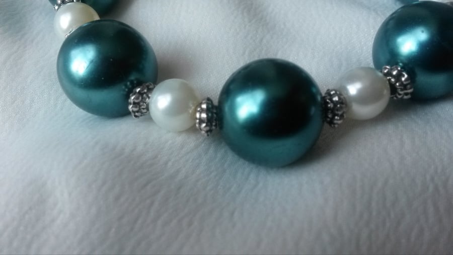 Green and Cream Pearl Bracelet