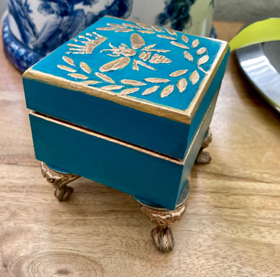 Queen Bee Footed Trinket Jewellery Box