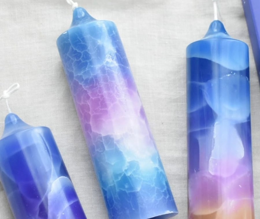 The Pretty Cracked Candle