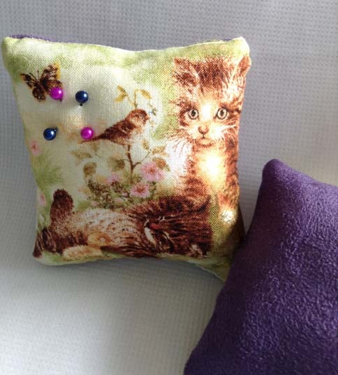 Kitten pin cushion 
