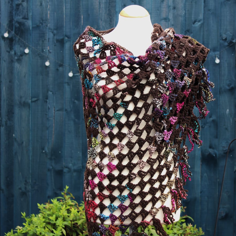 Crochet granny square fringed shawl in hand-spun pure wool - Design W529
