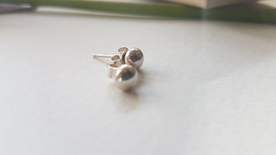 Recycled mini silver pebble studs