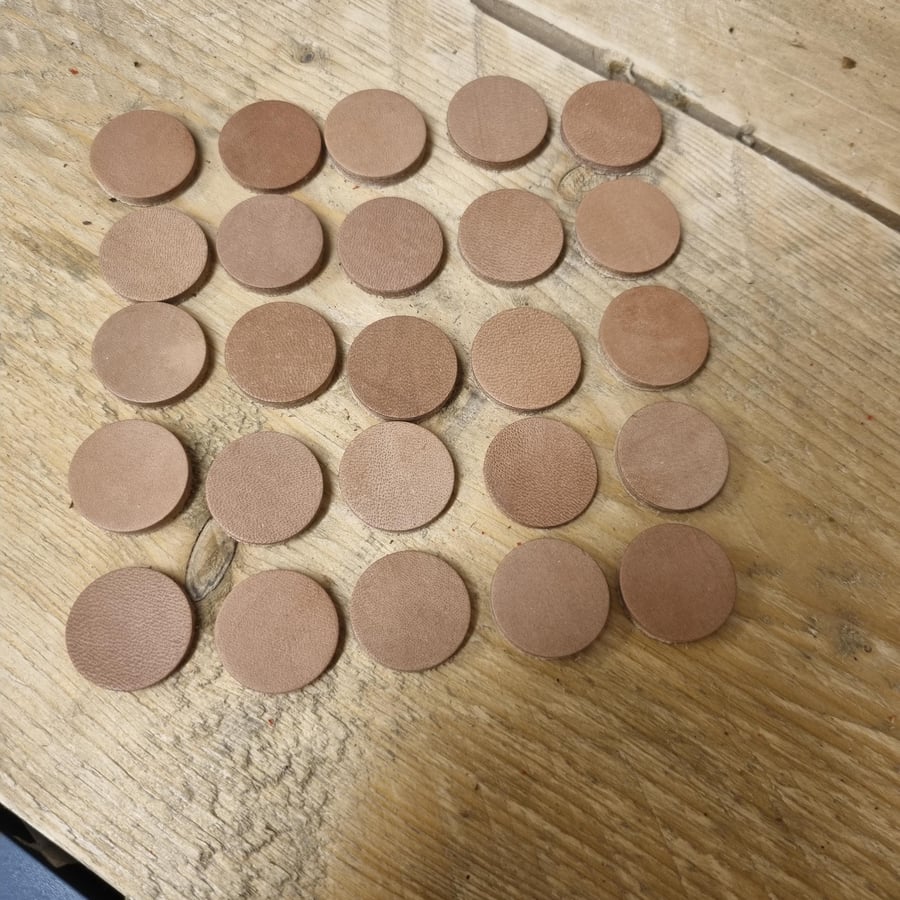 30 of 1 25mm 3-3.5mm Thick Light Brown Leather Discs