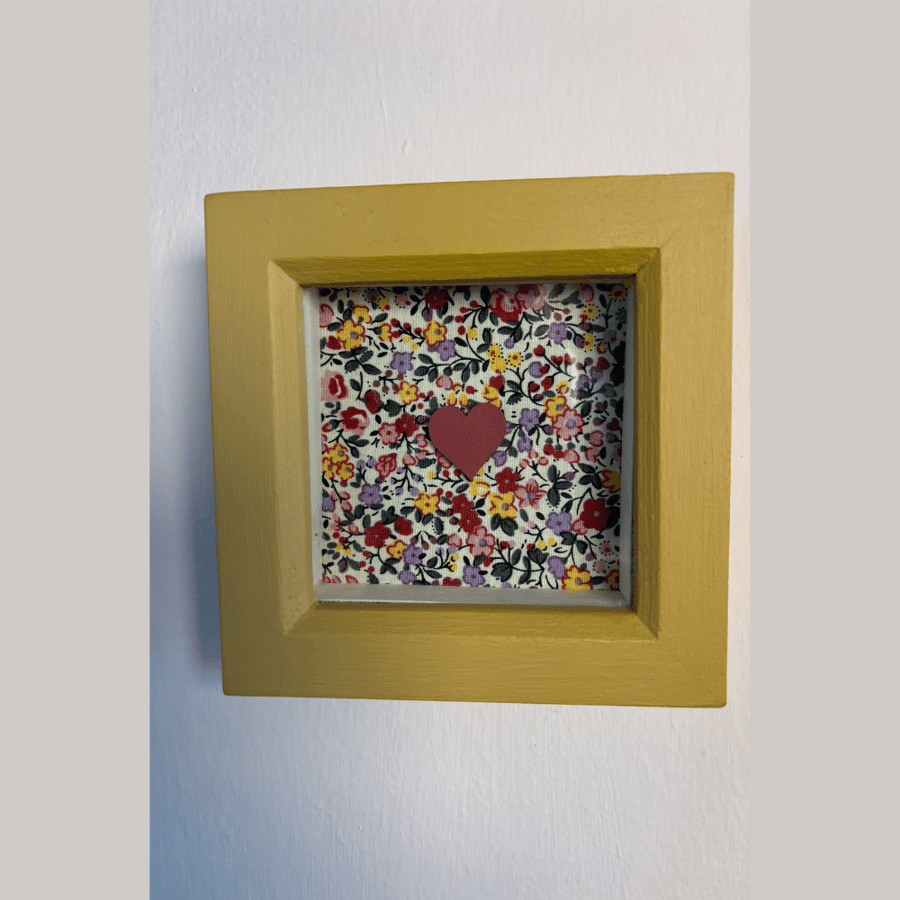 The Isla 'Heart Emoji' Small Box Frame