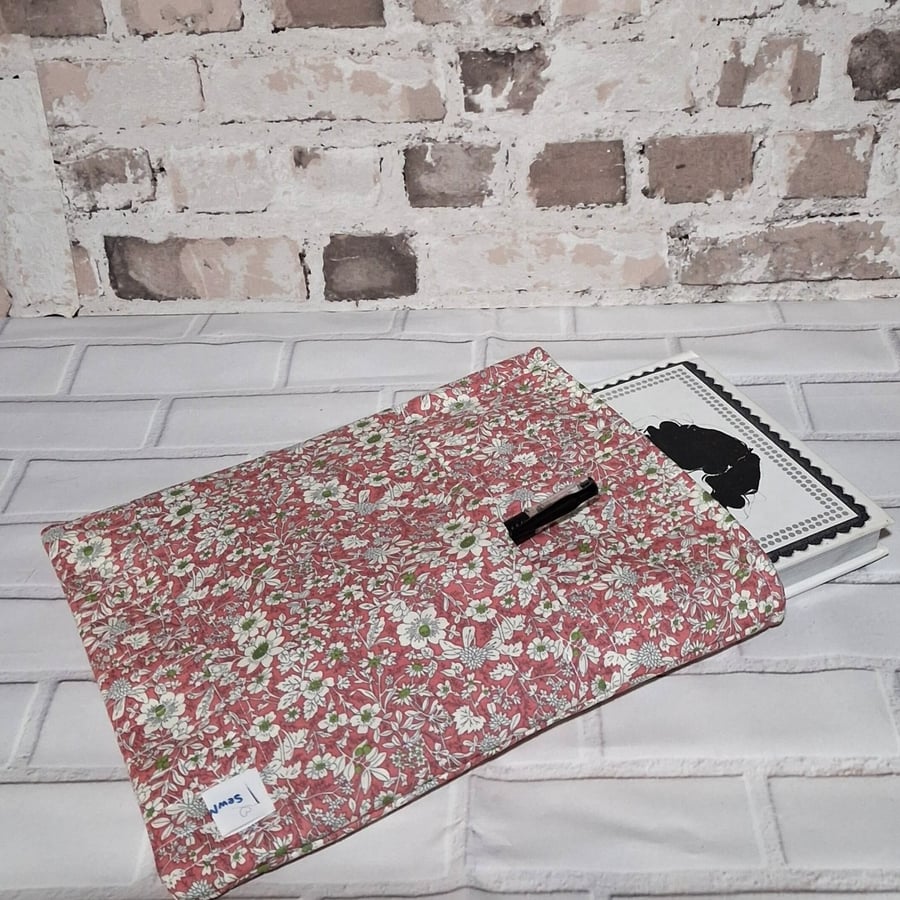 DITSY FLOWERED BOOKSLEEVE IN PINK MULTI