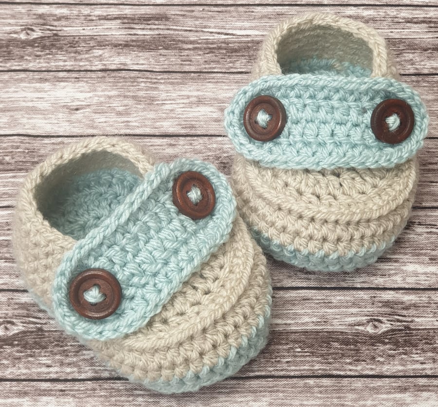Crochet baby shoes, 3-6 months baby booties, handmade baby gift