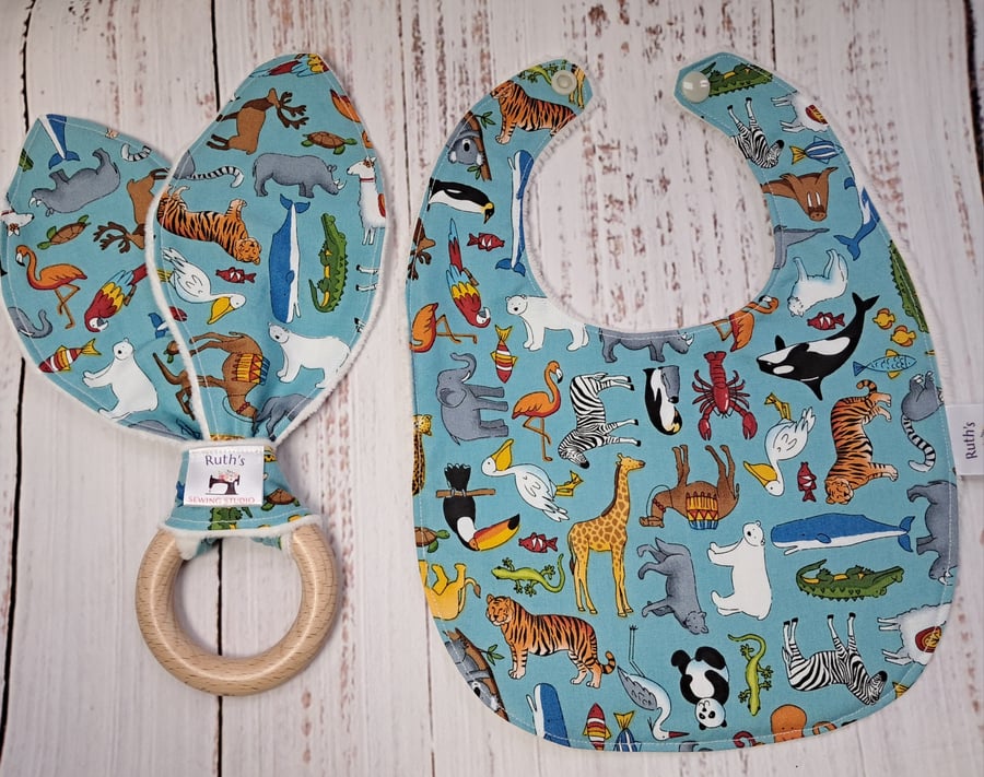 Newborn baby gift set teething ring and bib - mini animals