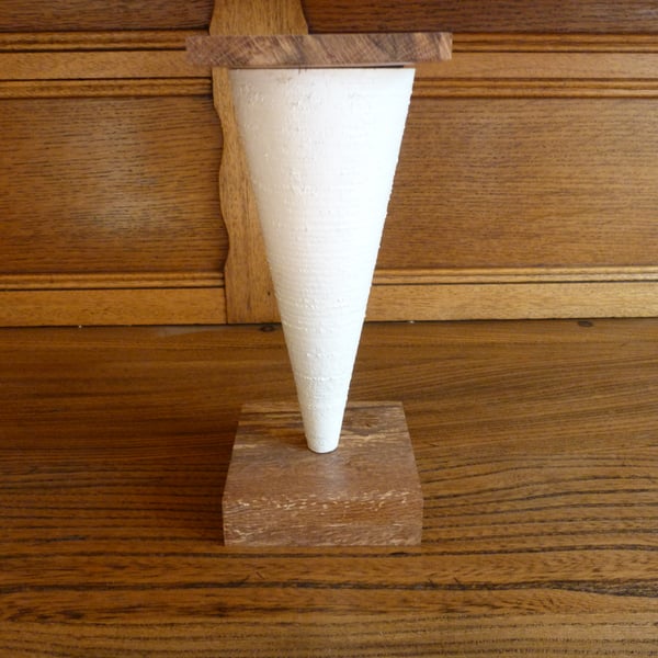 SMALL LIDDED CONTAINER