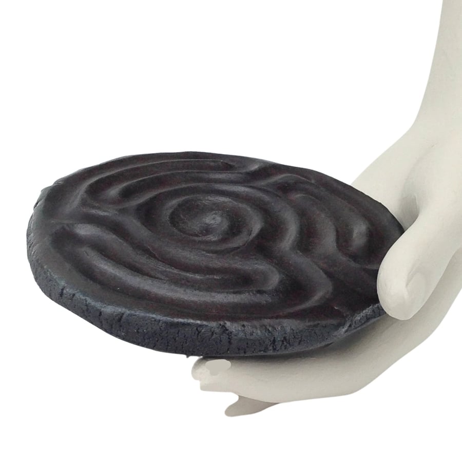 Ergonomic handheld finger labyrinth healing stone