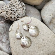 Disc earrings in sterling silver with imprinted flower pattern