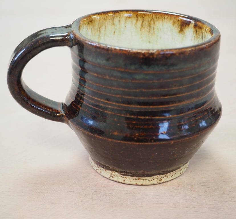  Stoneware pottery mug finished in a rich chocolate brown glaze.