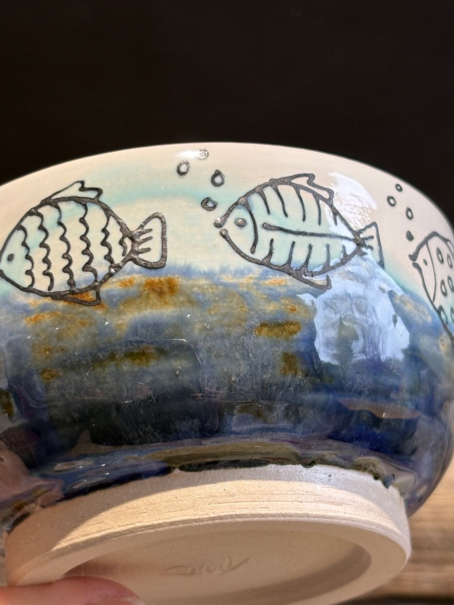 Stoneware fish shoal bowl 1