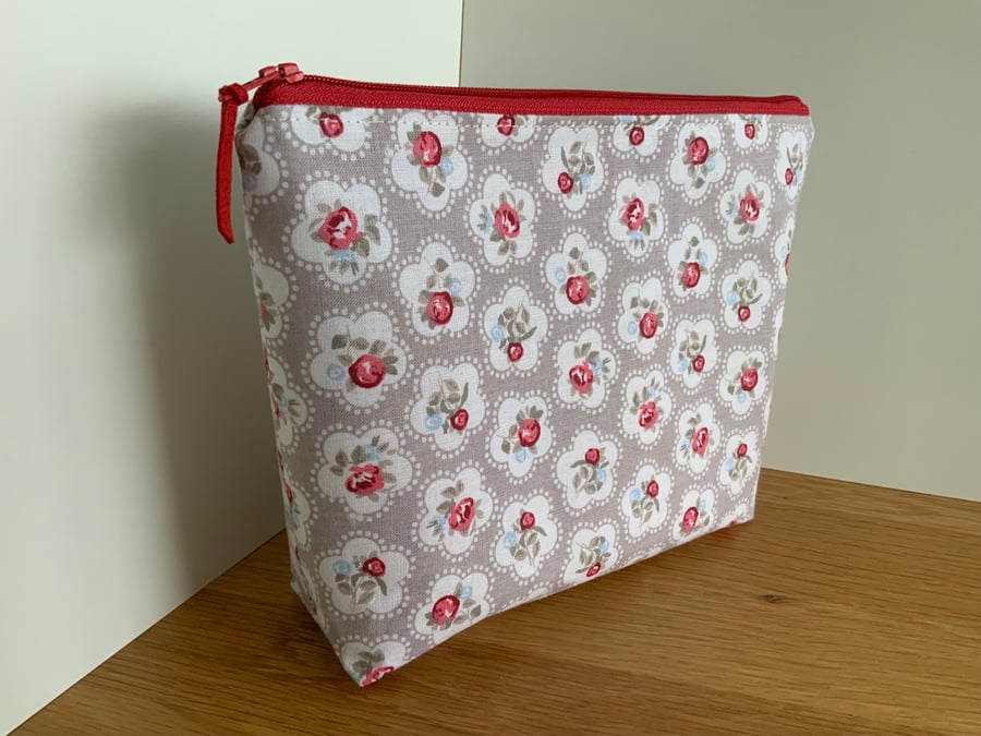 Cosmetic Bag, Zipped Pouch, Purse, Accessory Pouch, Make up Bag, Toiletry Bag