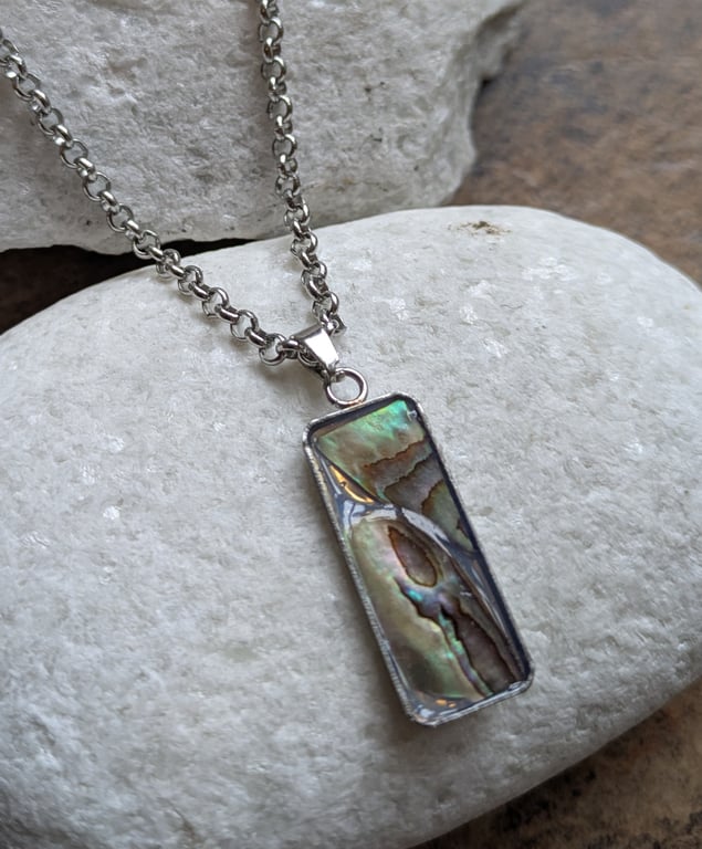 Stainless steel necklace with shell pendant 