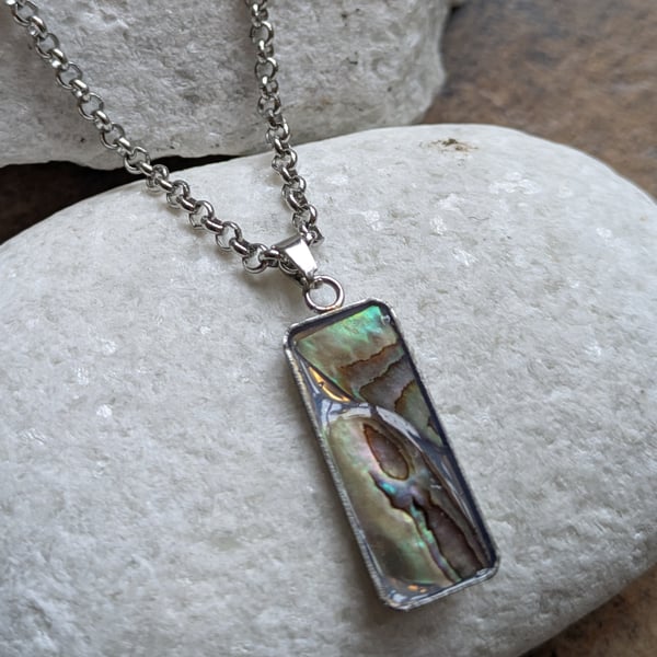 Stainless steel necklace with shell pendant 