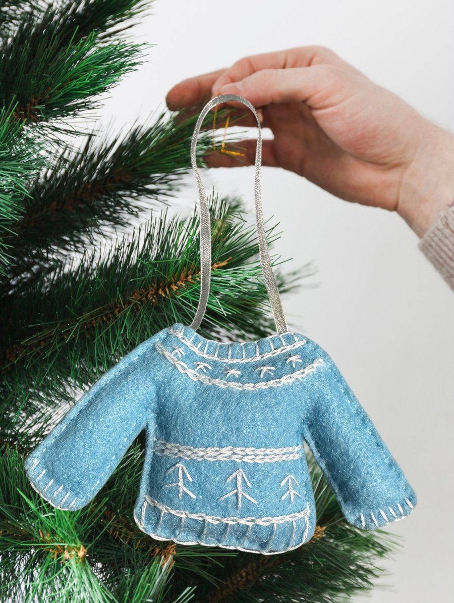 Fair isle jumper felt embroidered Christmas tree bauble white and blue 