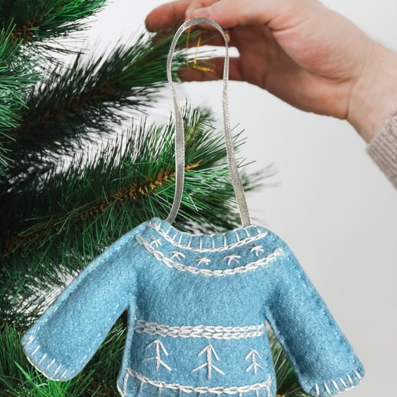 Fair isle jumper felt embroidered Christmas tree bauble white and blue 