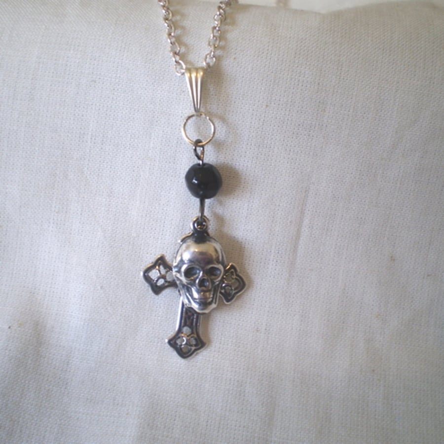  Gothic Skull Cross Necklace/pendant