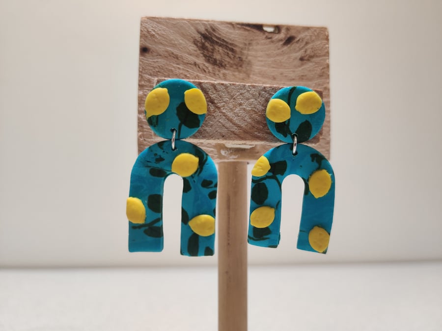 Lemon pattern arch dangle earrings