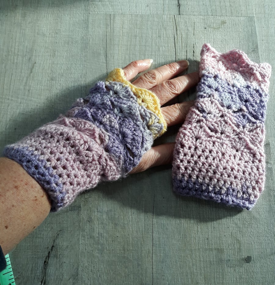 Multi colour fingerless gloves