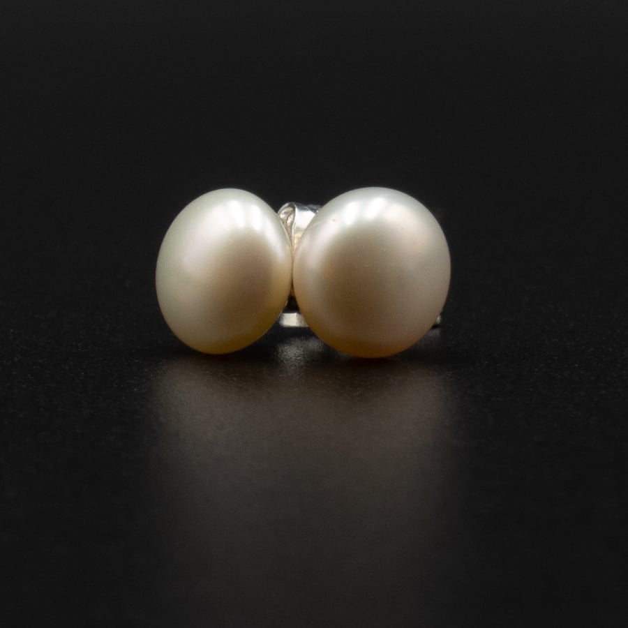  Natural freshwater pearl cream stud earrings, pearl jewelry, Gemini gift