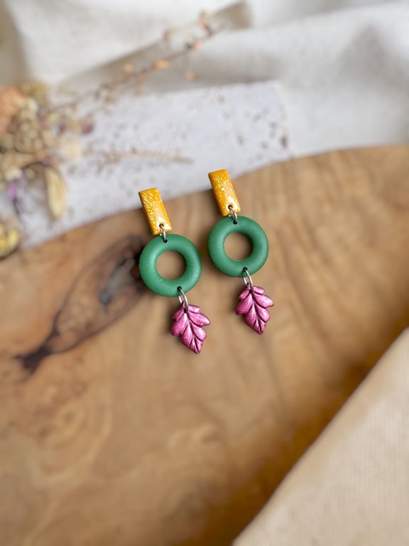 Autumn Shimmering Gold, Olive Hoop & Berry Leaf
