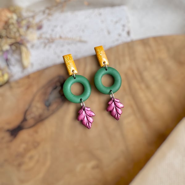 Autumn Shimmering Gold, Olive Hoop & Berry Leaf