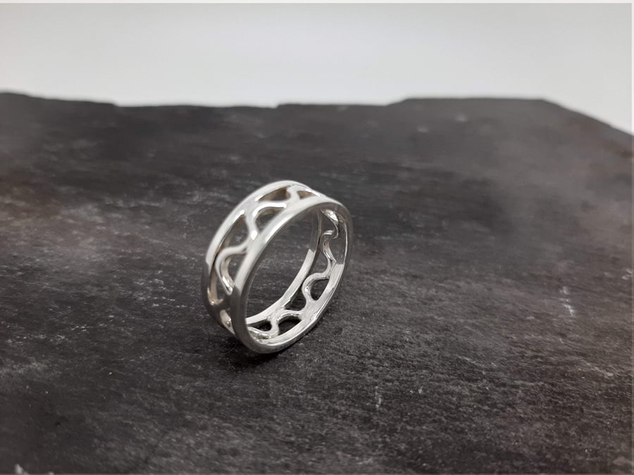 Sterling Silver Bordered Ripple Ring UK size Q