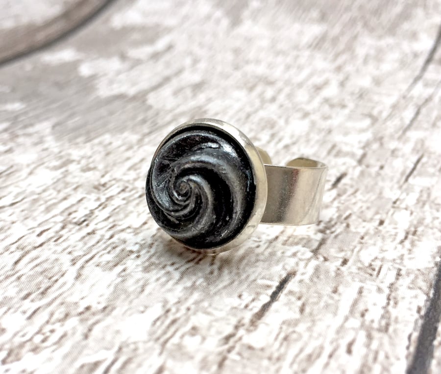 Pewter colour vintage swirl button jewel enamel adjustable ring silver plated