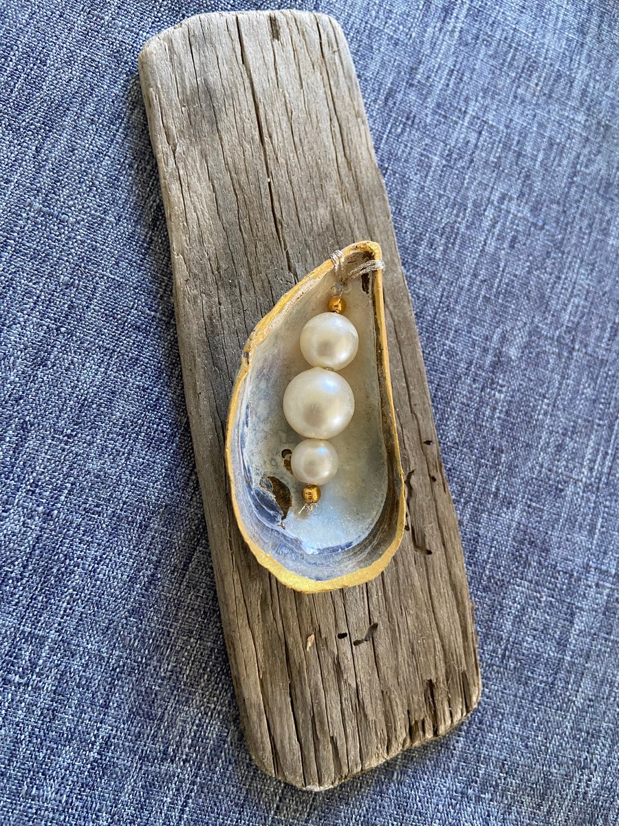 Gold edged hand painted mussel shell with pearl effect beads, hanger.