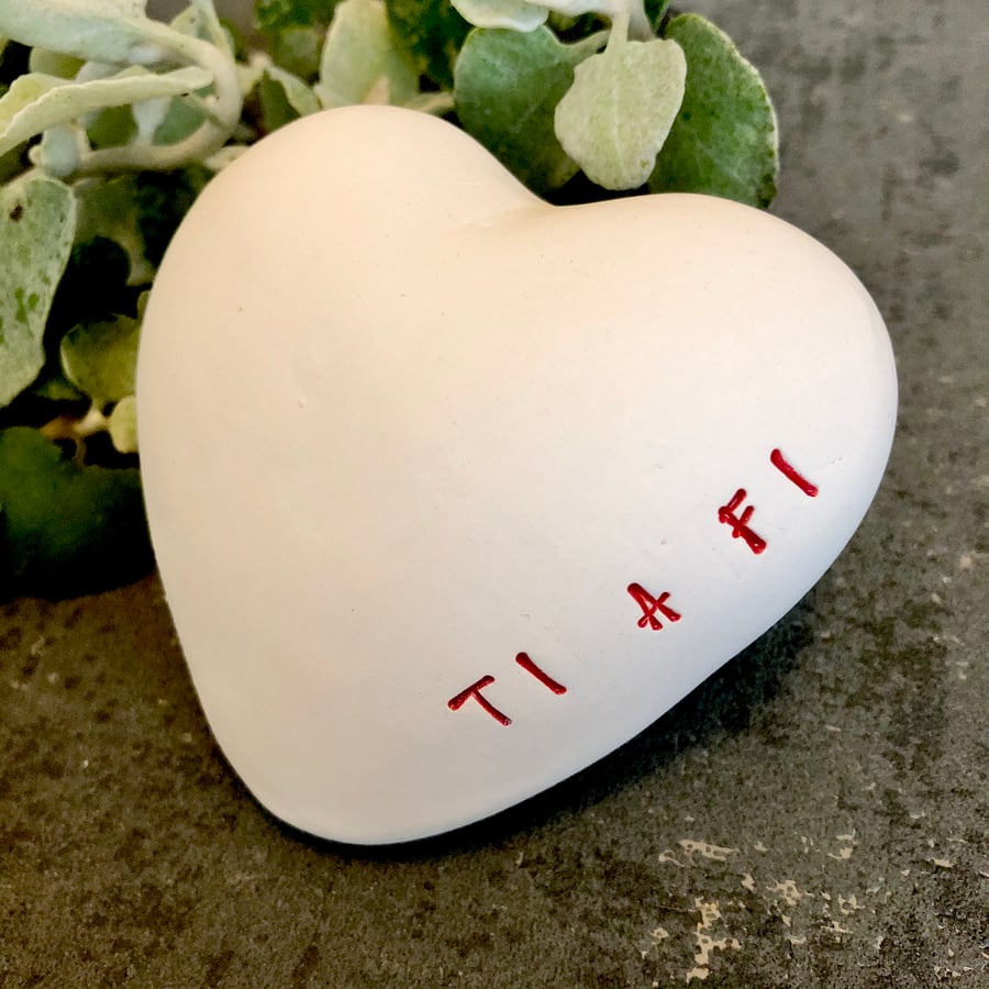 Ceramic heart pebble - Ti A Fi