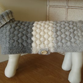 Knitted Medium Dog Coat In An Aran Ombre Yarn With Tones Of Grey (R843)