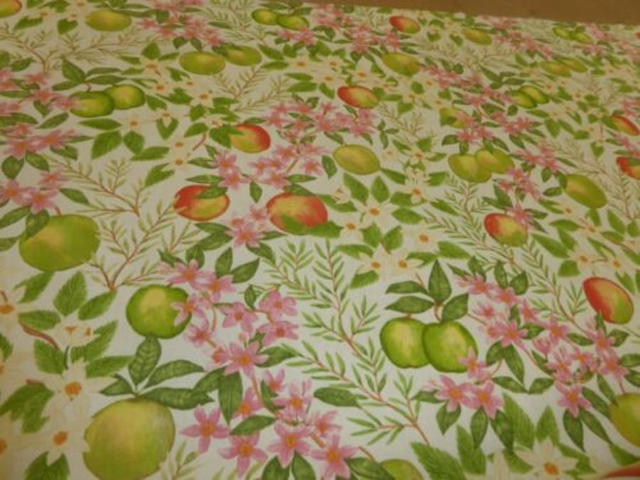 Apples Tablecloth  100 to 400cm  x 135cm 